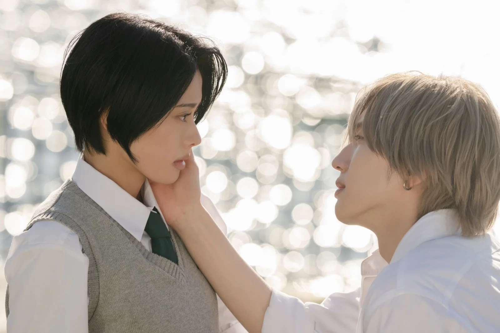 映画『うるわしの宵の月』場面写真 見つめ合う琥珀と宵